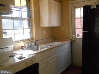 114 W Parkway Ave, Chester, PA 19013 - photo 7