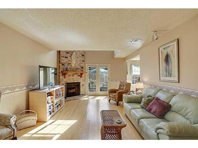 Den/Family/Great Room. BIRGHT , OPEN & AIRY . GREA