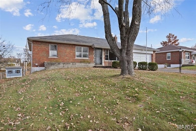 9720 Grantview Dr, Saint Louis, MO 63123 - photo 2