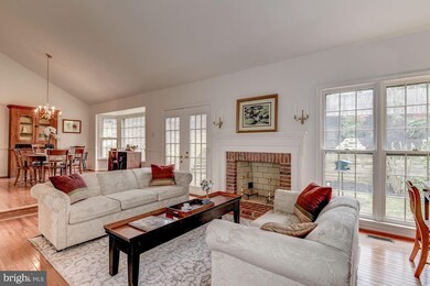 11417 Frances Green Dr, North Potomac, MD 20878 - photo 4