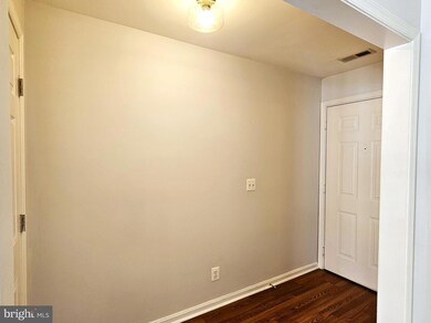 1123 Huntmaster Terrace NE unit 301, Leesburg, VA 20176 - photo 3