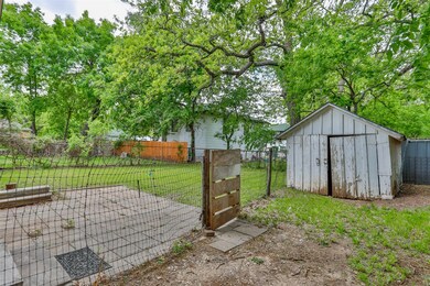 713 N Commerce St, Gainesville, TX 76240 - photo 7