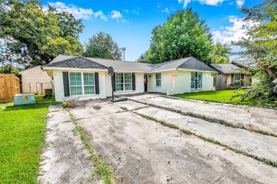 10134 Scotsbrook Dr, Houston, TX 77038 - photo 2