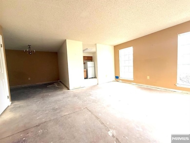 32 Columbus Dr unit 215, Franklin Park, NJ 08823 - photo 5