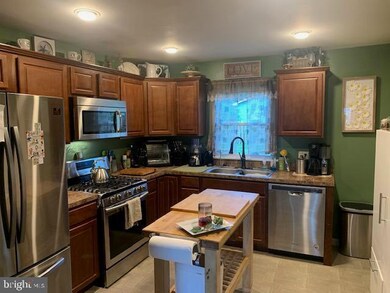 223 Southerland Dr, New Castle, DE 19720 - photo 7