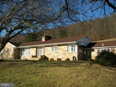 153 Dawson Ln, Berkeley Springs, WV 25411 - photo 2