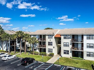 718 Executive Center Dr unit 34, West Palm Beach, FL 33401 - photo 2