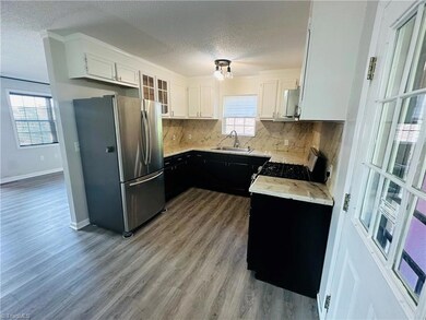 SS Kitchen appliances included in the price