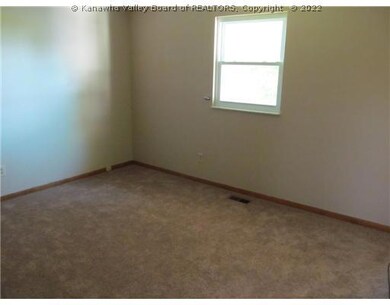 104 Timberlake Cir, Scott Depot, WV 25560 - photo 5