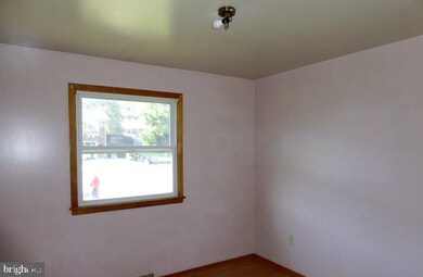 1435 Beacon St, Keyser, WV 26726 - photo 5