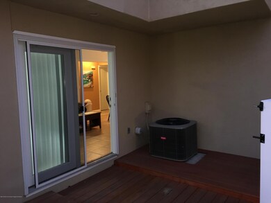 1102 Boulevard A7-LR5