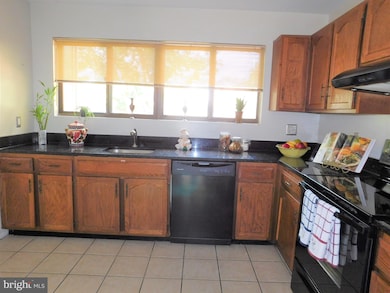 2109 Old Landing Way unit 17, Woodbridge, VA 22191 - photo 5