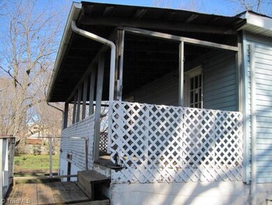 904 Barnes St, Reidsville, NC 27320 - photo 4