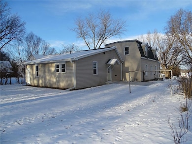 207 W Montgomery St, Durand, WI 54736 - photo 4