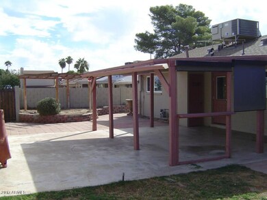 2238 Backyard/covered patio