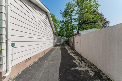 4910 Fox Ridge Ct, Columbus, OH 43228 - photo 5