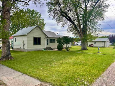 505 Holdredge Ave, Basin, WY 82410 - photo 2