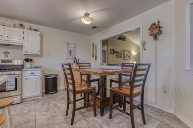 4732 Connor kitchen3