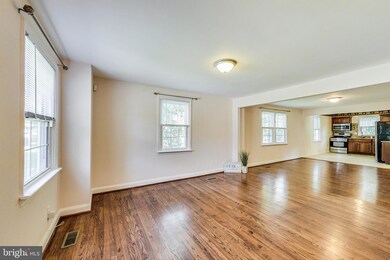 1716 Park Ave, Halethorpe, MD 21227 - photo 5
