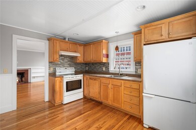 127 Prospect St, East Greenwich, RI 02818 - photo 2