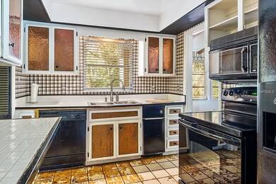 Kitchen 8' x 11'