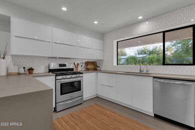 10001 N 33rd Pl