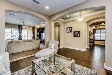 Looking towards Livingroom