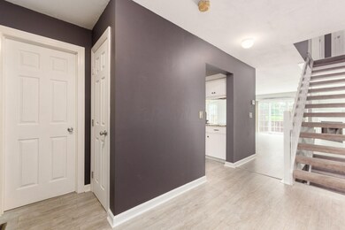Entry Foyer - 11'6