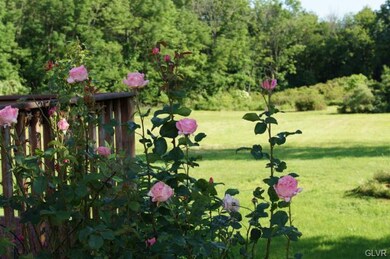 2434 E Scenic Dr, Bath, PA 18014 - photo 2