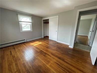 4 Almy Ct unit 2, Newport, RI 02840 - photo 3
