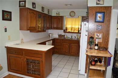 Lots of counter space, Natural lighting from windo