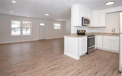 Comfortable Living Layout ! With Kitchen Partially