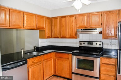 6025 Rowanberry Dr, Elkridge, MD 21075 - photo 2