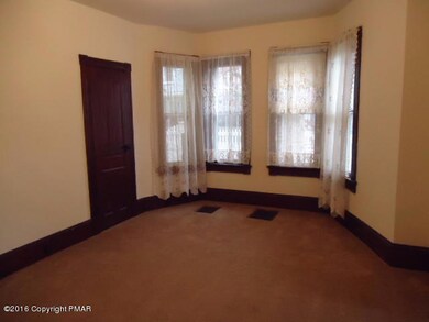 706 Scott St, Stroudsburg, PA 18360 - photo 3