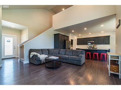 Living Room/Entrance