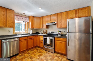 7108 Cedar Rd, Bowie, MD 20720 - photo 2
