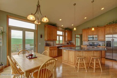 Eat-in Kitchen (21x15)