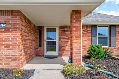 2704 SE Hillsboro Rd, Bartlesville, OK 74006 - photo 2