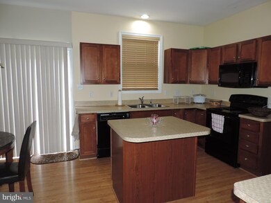 10229 Saddlebrooke Ln, Hagerstown, MD 21740 - photo 3