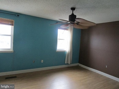 4208 Saint Denis Dr, Philadelphia, PA 19114 - photo 7