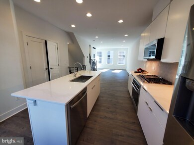 1882 Michael Faraday Dr, Reston, VA 20190 - photo 4