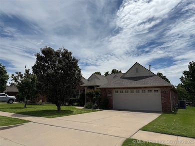 1409 W Trenton St, Broken Arrow, OK 74012 - photo 2