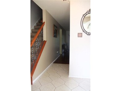 Entry/Foyer.