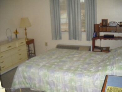 102 Village Dr, Stroudsburg, PA 18360 - photo 6