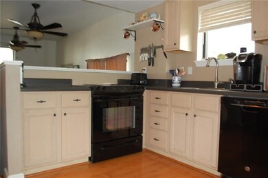 Hardwood floors, fully equipped dine-in kitchen wi