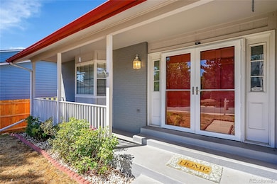 Large welcoming front porch!