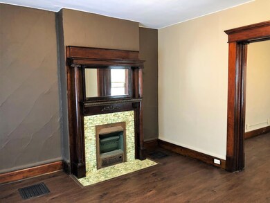 Maynard 82 Living room 2