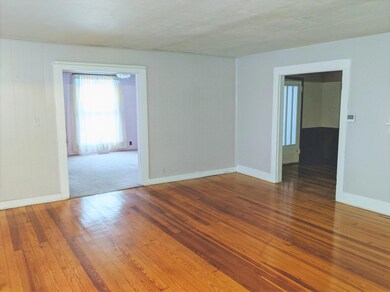 B) Living room (d)