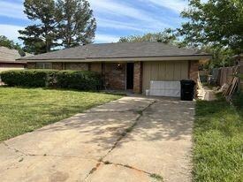 2712 W Walker St, Denison, TX 75020 - photo 2