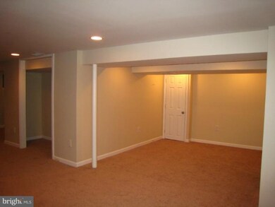 2717 Country Club Rd, Hyattsville, MD 20785 - photo 3